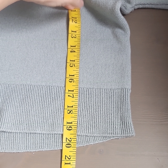 ARITZIA WILFRED 100% merino wool turtle neck crop sweater - Picture 11 of 11